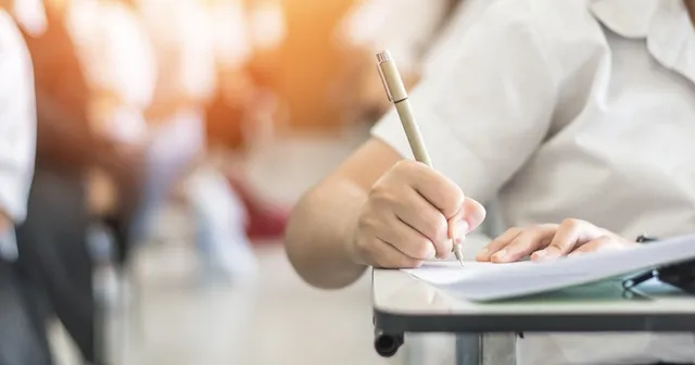 ଭଦ୍ରକ ଜିଲ୍ଲାରେ ୨୦୭ ସ୍କୁଲ ବନ୍ଦ; ସ୍କୁଲ ବନ୍ଦ ନିଷ୍ପତ୍ତିକୁ ନେଇ ଗାଁ ଗାଁରେ ତେଜୁଛି ଆନ୍ଦୋଳନ