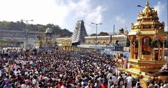 କରୋନା ସଂକ୍ରମିତ ହେଲେଣି ତିରୁମାଳା ତିରୁପତି ମନ୍ଦିରର ୭୪୩ଜଣ କର୍ମଚାରୀ, ମନ୍ଦିର ବନ୍ଦ କରିବା ପାଇଁ ଦାବି କଲେଣି ଲୋକେ