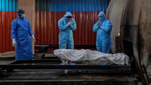 କରୋନା ଆକ୍ରାନ୍ତ ହୋଇ ବାପାଙ୍କ ଦେହାନ୍ତ ହେବା ପରେ ପୁଅକୁ ଶେଷ ଦର୍ଶନ ପାଇଁ ୫୧,୦୦୦ଟଙ୍କା ମାଗିଲା ଡାକ୍ତରଖାନା