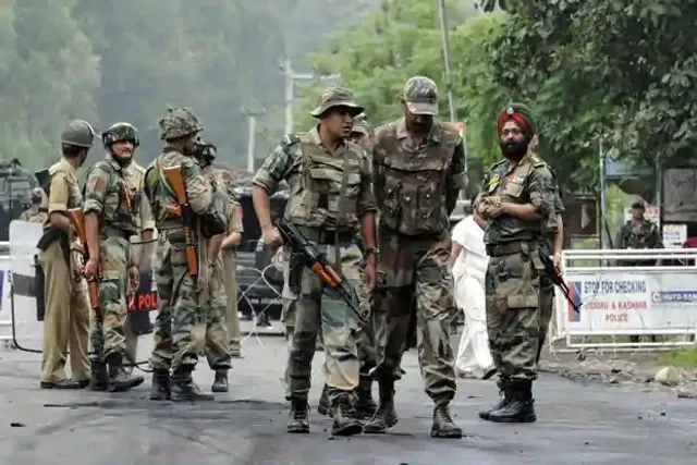 ଆତଙ୍କବାଦୀଙ୍କ ଗୁଳିବର୍ଷାରେ ଦୁଇ ପୁଲିସ କର୍ମଚାରୀ ସହିଦ