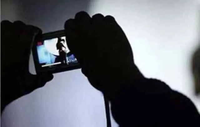 ଓଲିଉଡ ନାୟିକା ଆଣିଲେ ସଙ୍ଗୀନ ଅଭିଯୋଗ: ପ୍ରଲୋଭନ ଦେଇ ପୁରୁଷବନ୍ଧୁ ରଖିଲେ ଶାରୀରିକ ସମ୍ପର୍କ, ଭିଡିଓ ଭାଇରାଲ୍ କଲେ