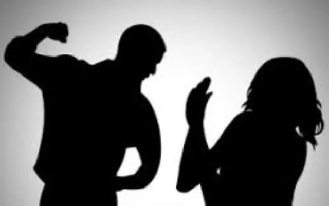 ଭୁବନେଶ୍ୱର : ଉଲଗ୍ନ କରି ମହିଳାଙ୍କୁ ପିଟିଲେ, ଭିଡିଓ ଭାଇରାଲ