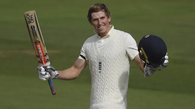 କ୍ରଲିଙ୍କ ପ୍ରଥମ ଶତକ: ଇଂଲଣ୍ଡ ୩୩୨/୪