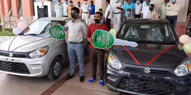 ଦଶମ ଓ ଦ୍ବାଦଶ ଟପ୍ପରଙ୍କୁ କାର୍‌ ଉପହାର ଦେଲେ ଝାଡ଼ଖଣ୍ଡ ଶିକ୍ଷା ମନ୍ତ୍ରୀ, ପୂର୍ବରୁ ଦେଇ ଆସୁଥିଲେ ଲାପ୍‌ଟପ୍‌