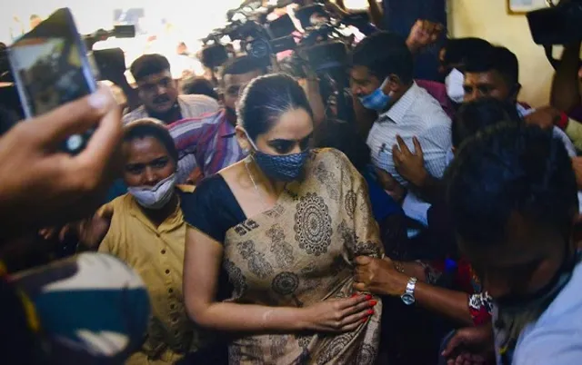 ‘ସାଣ୍ଡେଲଉଡ୍‌’ ଡ୍ରଗ୍‌ ର‍୍ୟାକେଟ୍‌: କନ୍ନଡ଼ ଅଭିନେତ୍ରୀ ରାଗିଣୀ ଦ୍ୱିବେଦୀଙ୍କୁ ଗିରଫ କଲା ବେଙ୍ଗାଲୁରୁ କ୍ରାଇମ ବ୍ରାଞ୍ଚ୍‌