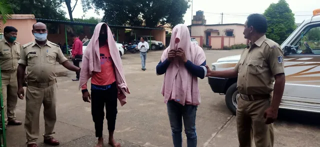 ସୁନା ଚେନ ଲୁଟେରା ସମେତ ୨ ଗିରଫ, ସୁନା ଚେନ ଓ ବାଇକ୍‌ ଜବତ