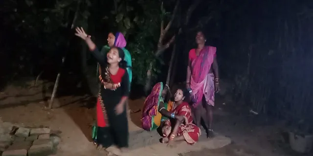 ଛାତ ଉପରେ ବସିଥିଲେ ମହିଳା, ୨ ଜଣ ଦୁର୍ବୃତ୍ତ ଆସି କଲେ ହତ୍ୟା