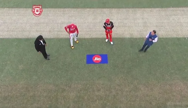 ଟସ୍ ଜିତି ବୋଲିଂ କରୁଛି ରୟାଲ ଚ୍ୟାଲେଞ୍ଜର୍ସ ବାଙ୍ଗାଲୋର; କିଙ୍ଗସ୍ ଇଲେଭେନ ପଞ୍ଜାବର ବ୍ୟାଟିଂ ଜାରି