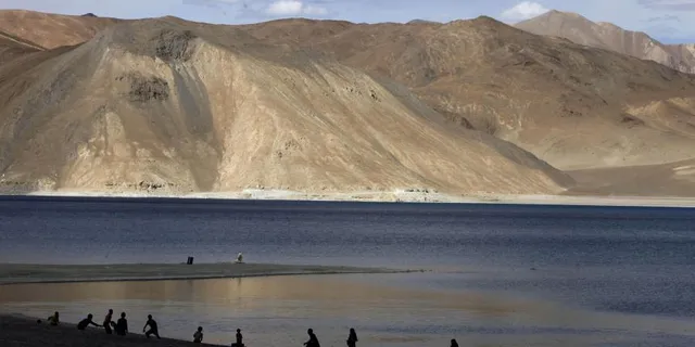 ଚୀନ୍‌ ସେନା ଲଦାଖର ପାଙ୍ଗୋଙ୍ଗ ହ୍ରଦ ନିକଟରେ ଚଳାଇଛନ୍ତି ୧୦୦-୨୦୦ ରାଉଣ୍ଡର ‘ଓ୍ଵାର୍ଣ୍ଣିଂ ସଟସ୍‌’: ରିପୋର୍ଟ