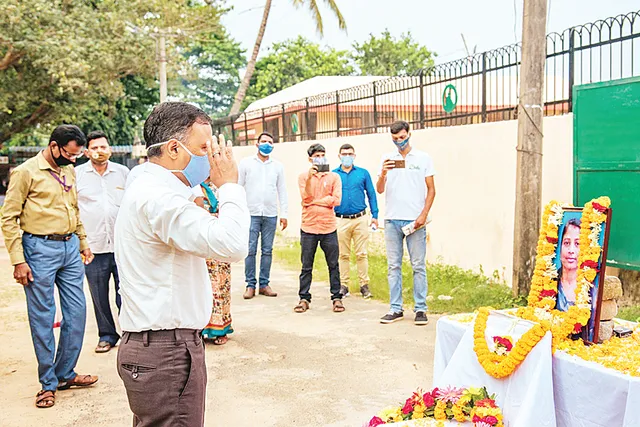 ସରସ୍ବତୀଙ୍କୁ କୋଭିଡ୍‌ ଯୋଦ୍ଧା ସମ୍ମାନ