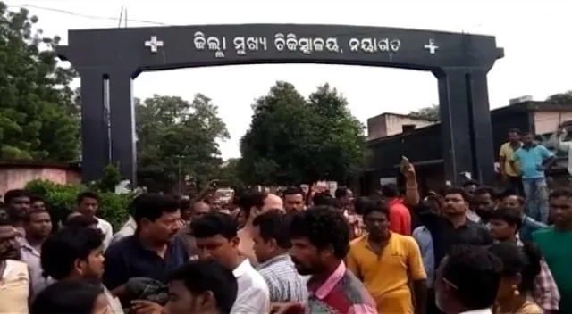 ସମ୍ପତ୍ତି ଲୋଭରେ ବାପା ଓ ବଡ଼ଭାଇର ବ୍ଲେଡରେ ବେକ କାଟିଲା ସାନପୁଅ