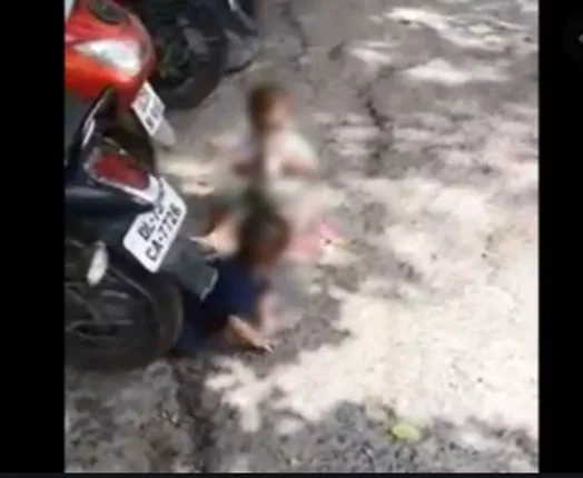 ଲକ୍‌ଡାଉନ୍‌! ତିନିମାସ ଧରି ବେତନ ପାଇ ନଥିବା ବ୍ୟକ୍ତି ନିଜର ଦୁଇ ଶିଶୁଙ୍କୁ କ୍ଷୀର ଯୋଗାଇବାରେ ଅସମର୍ଥ ହୋଇ ସେମାନଙ୍କୁ ଛାଡ଼ିଦେଲେ ରାଜରାସ୍ତାରେ...