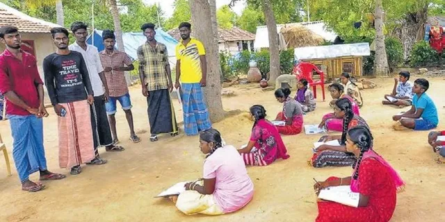 ଶିକ୍ଷକ ପାଲଟିଲେ ଇଞ୍ଜିନିୟର, ଅନ୍‌ଲାଇନ୍‌ କ୍ଲାସ୍‌ ପାଇଁ ଅସମର୍ଥ ଛାତ୍ରଙ୍କର ଅଫ୍‌ଲାଇନ୍‌ କ୍ଲାସ୍‌ ନେଇ ସାଜିଲେ ଉଦାହରଣ