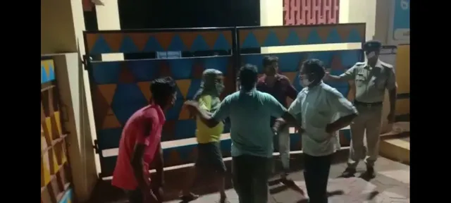 ପରିବାର ଜାଣିପାରିଲେନି ରୋଗୀ ଜୀବିତ କି ମୃତ, ଅଧରାତିରେ ହସ୍‌ପିଟାଲ ସାମ୍ନାରେ ହଟ୍ଟଗୋଳ