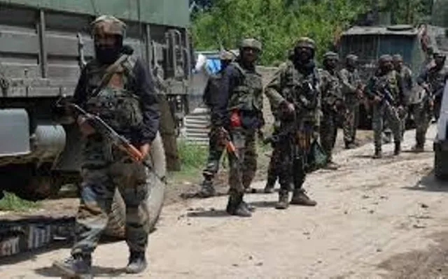 ପୁଲୱାମାରୁ କୁଖ୍ୟାତ ଆତଙ୍କବାଦୀ ସଂଗଠନ ଅଲ-ବଦରର ୨ ଆତଙ୍କବାଦୀ ଗିରଫ