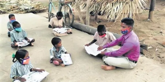 ଶିକ୍ଷକଙ୍କ ମହାନତା: ସ୍ମାର୍ଟଫୋନ୍‌ ନାହିଁ, ତଥାପି ବି ବନ୍ଦ ହୋଇନି ପିଲାଙ୍କ ପାଠପଢ଼ା