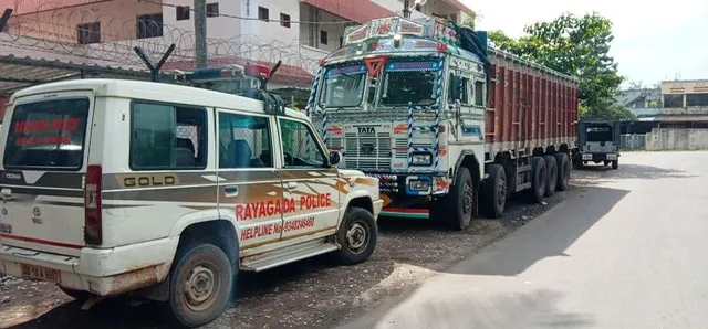 ରାୟଗଡ଼ାରୁ ରାୟପୁରକୁ ଲମ୍ବିଛି ମାଙ୍ଗାନିଜ ଚୋରା ଚାଲାଣ : ୫୦ ଟନ୍ ଚୋରା ମାଲ ଭର୍ତ୍ତି ଟ୍ରକକୁ ଧରିଲା ପୁଲିସ୍, ଜେସିବି ମେସିନ ସହ ବାଇକ୍ ଜବତ, ୪ ଗିରଫ