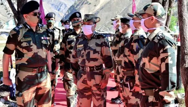 କଶ୍ମୀର ସୀମାନ୍ତର ବାନ୍ଦିପୁର ଏବଂ କୁପୱାରା ସେକ୍ଟରରେ ସୀମାନ୍ତ ଅଞ୍ଚଳ ପରିଦର୍ଶନ କଲେ ବିଏସ୍‌ଏଫ୍‌ ଡିଜି ରାକେଶ ଆସ୍ଥାନା