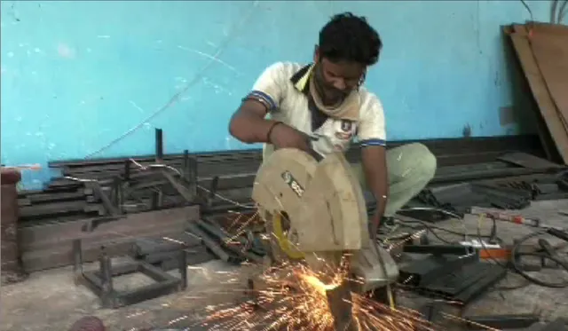 ଓଡ଼ିଶାରେ ନିର୍ମାଣ ହେଉଛି ଚାଇନା ଚୌକି: ମ୍ୟାଜିକ ଚେୟାର ନିର୍ମାଣରେ ଲାଗିପଡିଛନ୍ତି ଓଡ଼ିଆ ଯୁବକ