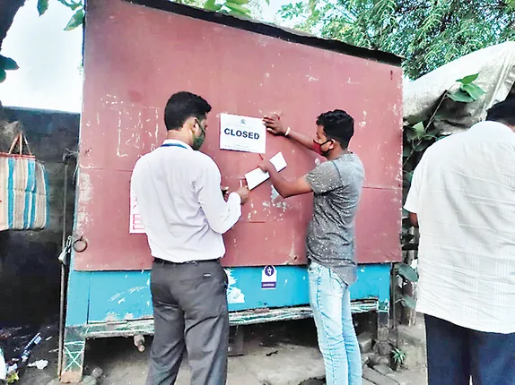 କ୍ୟାପିଟାଲ ହସ୍ପିଟାଲ ସମ୍ମୁଖରେ ୮ ଦୋକାନ୍ ସିଲ୍‌