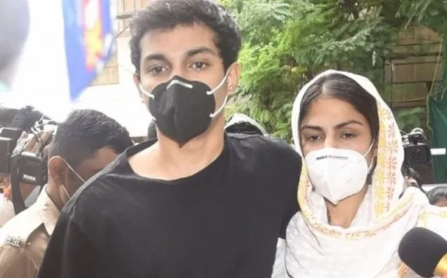 ଆଉ ଦୁଇ ଘଣ୍ଟା ପରେ ସାମୁଏଲ୍ ମିରାଣ୍ଡା ଓ ରିୟାଙ୍କ ଭାଇ ସୌଭିକଙ୍କୁ ଗିରଫ କରିବ ଏନ୍‌ସିବି ; ଔପଚାରିକ ପ୍ରକ୍ରିୟା ଜାରି