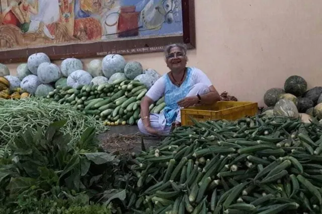 ଜାଣନ୍ତୁ ସୁଧା ମୂର୍ତ୍ତି ପରିବା ବିକ୍ରି କରୁଛନ୍ତି ବୋଲି ଭାଇରାଲ୍‌ ହୋଇଥିବା ଫ‌ଟୋ ପଛର ସତ