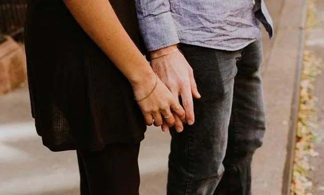 ‘ମୁଁ କରୋନା ପଜିଟିଭ ଆଉ ବଞ୍ଚିବି ନାହିଁ ’‌ବୋଲି ପତ୍ନୀଙ୍କୁ କହି ପ୍ରେମିକା ସହ ସ୍ବାମୀ ଫେରାର