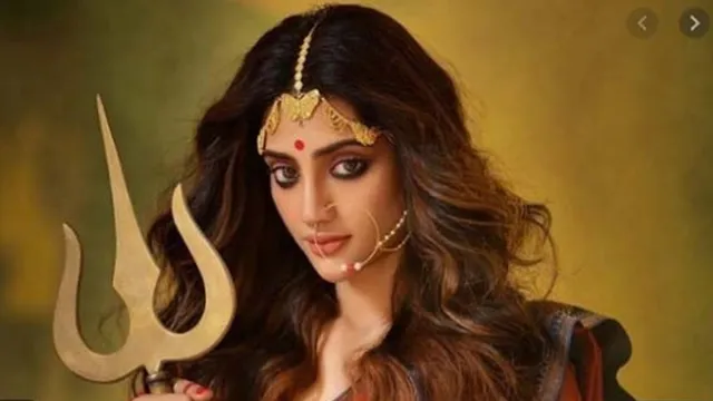 ଦୁର୍ଗା ବେଶ ଧାରଣ କରିବା ନୁସରତଙ୍କୁ ମହଙ୍ଗା ପଡ଼ିଲା; ମିଳିଲା ହତ୍ୟା ଧମକ