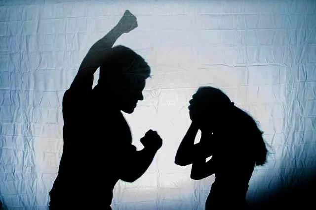 ଦମ୍ପତ୍ତିଙ୍କୁ ମାଡ଼ମାରି ଜେଲଗଲେ ଯୁବକ