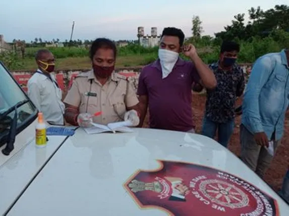 ୨୭୫୨ଜଣ ଅମାନିଆଙ୍କଠାରୁ ଜରିମାନା ଆଦାୟ ସାଙ୍ଗକୁ ରାଜଧାନୀରେ ୧୯ଟି ଦୋକାନ ବନ୍ଦ କରିଲା କମିସନରେଟ୍ ପୁଲିସ୍