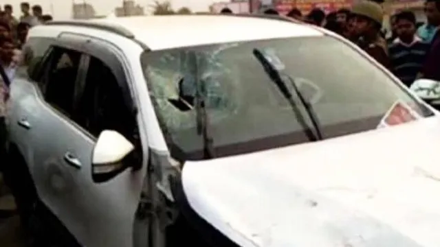 ‌ବୋହୂ ହାତରେ କାର୍‌ର ଶୁଭାରମ୍ଭ କରାଉଥିବା ବେଳେ ସୋ’ ରୁମ୍ ଭିତରେ ଘଟିଲା ଏମିତି ଘଟଣା ଯେ ଗଣିବାକୁ ପଡ଼ିଲା ତଣ୍ଡ