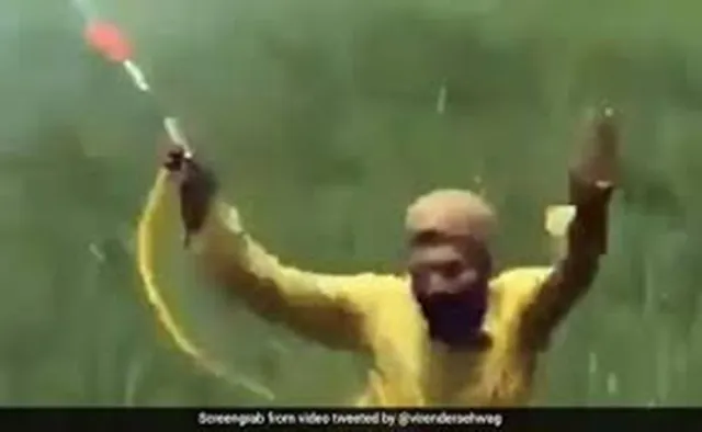 ଜମିରେ କୃଷକଙ୍କୁ ଖୁସିରେ ନୃତ୍ୟ କରିକରି ପାଣି ଦେଉଥିବା ଦେଖି ବିରେନ୍ଦ୍ର ସେହୱାଗ କହିଲେ ଏଭଳି କଥା