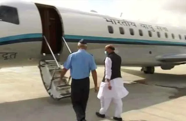 ଗୁରୁତ୍ବପୂର୍ଣ୍ଣ ‘ଏସ୍‌ସିଓ’ ବେଠକରେ ଯୋଗ ଦେବା ଲାଗି ମସ୍କୋ ଗସ୍ତରେ ପ୍ରତିରକ୍ଷା ମନ୍ତ୍ରୀ ରାଜନାଥ ସିଂହ; ଚୀନ୍‌ର ପ୍ରତିରକ୍ଷା ମନ୍ତ୍ରୀଙ୍କୁ ସାକ୍ଷାତ୍ କରିବେ ନାହିଁ