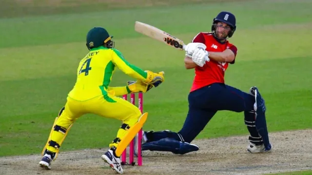 ପ୍ରଥମ ଟ୍ବେଣ୍ଟି-୨୦: ଶେଷ ବଲ୍‌ରେ ବିଜୟ, ଅଷ୍ଟ୍ରେଲିଆକୁ ୨ ରନ୍‌ରେ ହରାଇଲା ଇଂଲଣ୍ଡ