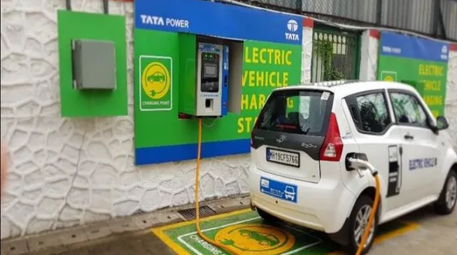 ପେଟ୍ରୋଲ୍‌ ପମ୍ପ୍‌ରେ ରହିବ ଇଭି ଚାର୍ଜିଂ ସୁବିଧା