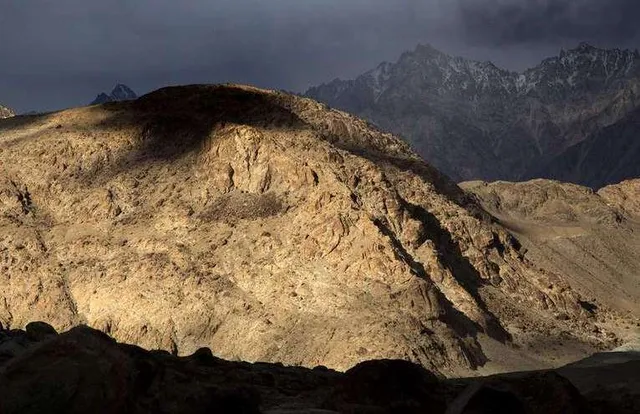 ବାସ୍ତବ ନିୟନ୍ତ୍ରଣ ରେଖା ବିବାଦ: ତିନି ସପ୍ତାହରେ ଛଅଟି ଗୁରୁତ୍ବପୂର୍ଣ୍ଣ ପାହାଡ଼ ଅଧିକାର କରିଛନ୍ତି ଭାରତୀୟ ସେନା