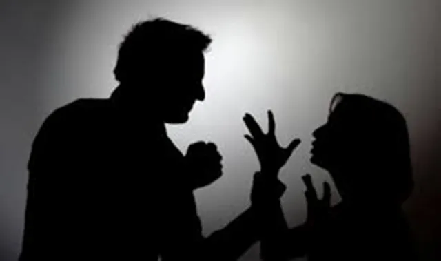 ସ୍ତ୍ରୀ ଅଧିକ ଖର୍ଚ୍ଚ କରିବାରୁ ସ୍ବାମୀ ଗାଳି ଦେବା ମହଙ୍ଗା ପଡ଼ିଲା 