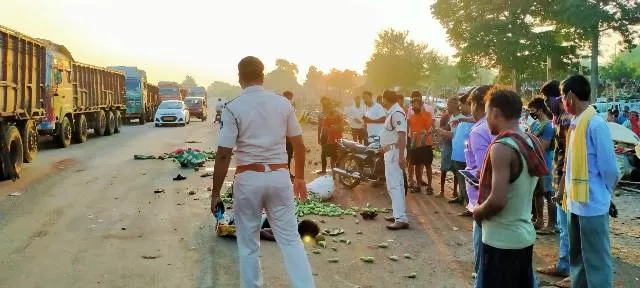 ଚାଷୀଙ୍କ ଉପରେ ଚଢିଗଲା ଟ୍ରକ୍: ଘଟଣାସ୍ଥଳରେ ମୃତ୍ୟୁ, ୪ଗୁରୁତର