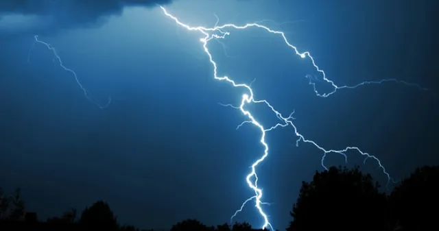 ବିମାନ ଯାଞ୍ଚ କରୁଥିବାବେଳେ ବଜ୍ରପାତ: ଇଣ୍ଡିଗୋର ଦୁଇ ଯୁବ ଇଞ୍ଜିନିୟର ଆହତ