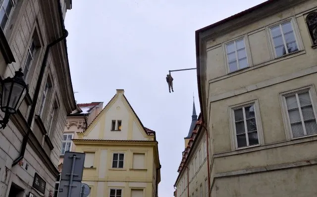 ବିଚିତ୍ର ଭାସ୍କର୍ଯ୍ୟ : ଝୁଲନ୍ତା ମଣିଷ