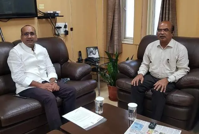 ଏନସିଇଆରଟି ପାଠ୍ୟପୁସ୍ତକରେ କଳାହାଣ୍ଡି ବାବଦରେ ଭ୍ରମାତ୍ମକ ତଥ୍ୟ ଘଟଣା : ଏନସିଇଆରଟି ନିର୍ଦ୍ଦେଶକଙ୍କୁ ଭେଟିଲେ ରାଜ୍ୟସଭା ସାଂସଦ ସୁଜିତ କୁମାର