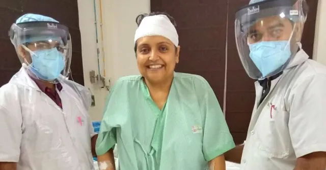 ନିଜ ଜୀବନକୁ ବାଜି ଲଗାଇ ଜଣେ ମହିଳାଙ୍କୁ ସାହାଯ୍ୟ କରିବାକୁ ନିର୍ଜନ ରାସ୍ତାରେ ଧାଇଁ ଗଲେ ଅନ୍ୟ ଜଣେ ମହିଳା