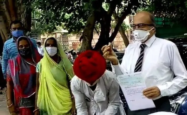 ୧ ଟଙ୍କାର ଜରିମାନା ଜମା କଲେ ପ୍ରଶାନ୍ତ ଭୂଷଣ: କହିଲେ, ‘ଏହାର ଅର୍ଥ ନୁହେଁ ଯେ ମୁଁ ନିଷ୍ପତ୍ତି ଗ୍ରହଣ କରିଛି’...