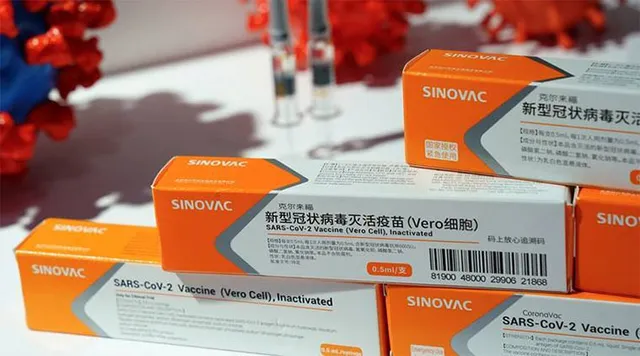 ଚୀନ କମ୍ପାନିର କର୍ମଚାରୀ ନେଉଛନ୍ତି ସିନୋଭାକ୍‌ ଟିକା