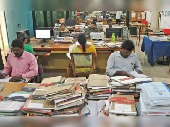 ଚାକିରି କାଳ ଶେଷ ହେବା ପୂର୍ବରୁ କେନ୍ଦ୍ରୀୟ ସରକାରୀ କର୍ମଚାରୀଙ୍କୁ ଅବସର ଦେଇ ପାରିବେ ସରକାର