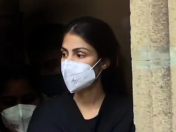 ଲଗାଣ ବର୍ଷା ପାଇଁ ଘୁଞ୍ଚିଲା ଶୁଣାଣି: ଆସନ୍ତାକାଲି ରିୟାଙ୍କ ଜାମିନ ଆବେଦନ ଉପରେ ଶୁଣାଣି କରିବେ ବମ୍ବେ ହାଇକୋର୍ଟ