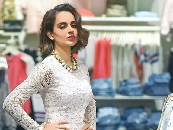 ଭଉଣୀ ରଙ୍ଗୋଲିଙ୍କ ସହ ମୁମ୍ବାଇରୁ ମନାଲି ଗଲେ କଙ୍ଗନା ରାଣାୱତ୍