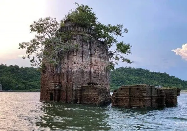 ଘୋଡ଼ାହାଡ଼ ଡ୍ୟାମ୍ ଗର୍ଭରେ ୩୦୦ ବର୍ଷ ତଳର ଭଗ୍ନ ମନ୍ଦିର