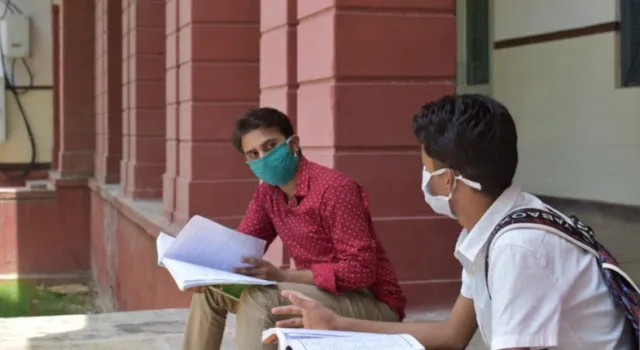 ୧୦ ମିନିଟ୍‌ ବିଳମ୍ବ ମହଙ୍ଗା ପଡ଼ିଲା; ୭୦୦ କିଲୋମିଟର ଦୂରରୁ ଧାଇଁ ଆସିଥିବା ଛାତ୍ର ନିଟ୍‌ ପରୀକ୍ଷାରୁ ବଞ୍ଚିତ ହେଲେ