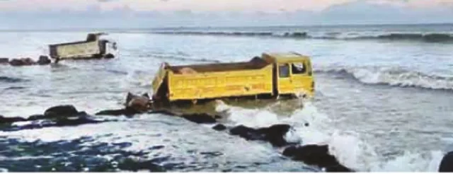 ଭୋଗରାଇ : ଜୁଆର ଭସାଇନେଲା ୫ ଡମ୍ପର, ଅଳ୍ପକେ ବର୍ତ୍ତିଗଲେ ଡ୍ରାଇଭର୍‌